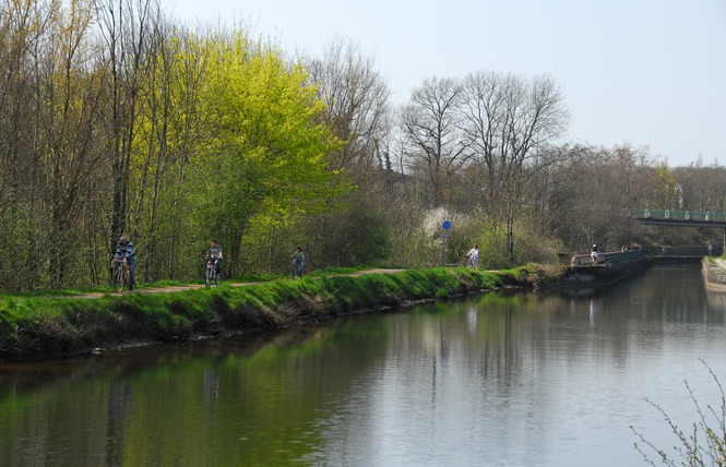 piste cyclable le long du canal
